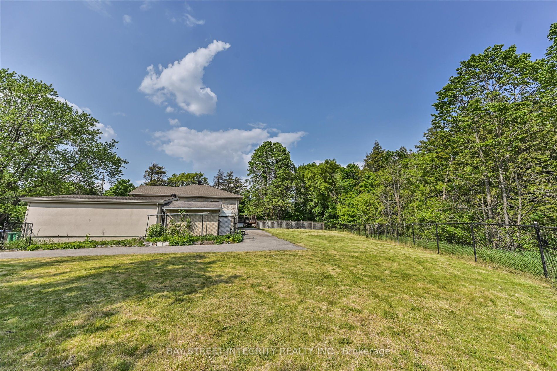 10305 Highway 9 Rd