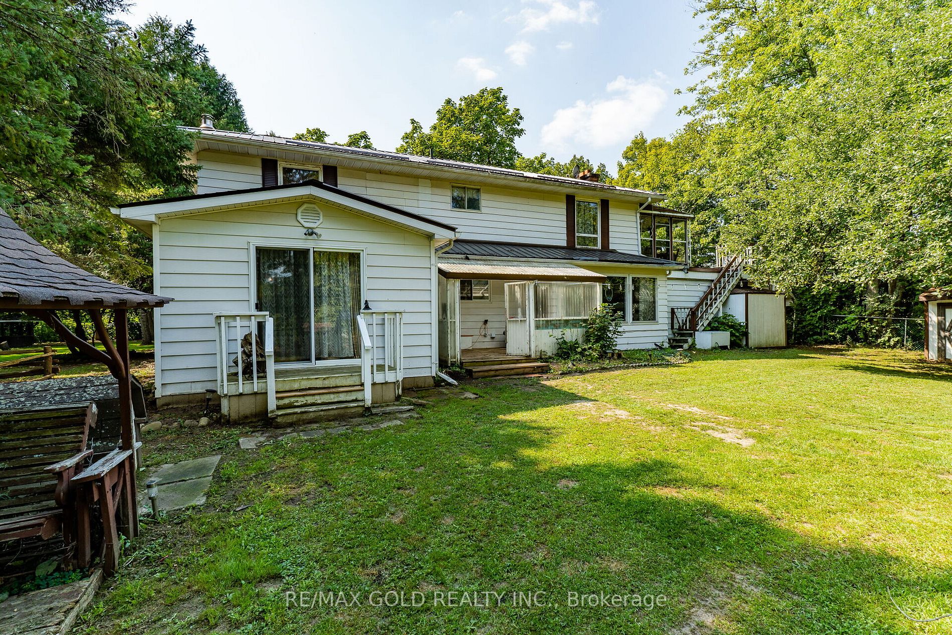 13513 Centreville Creek Rd E