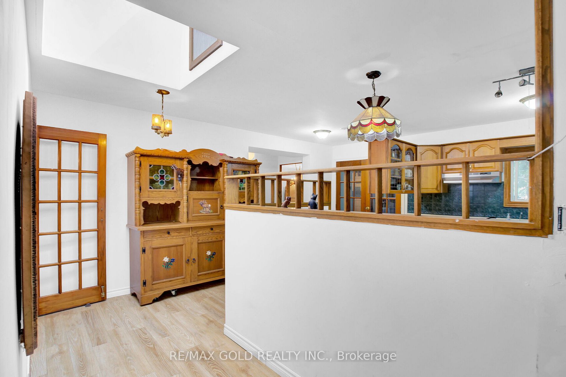 13513 Centreville Creek Rd E