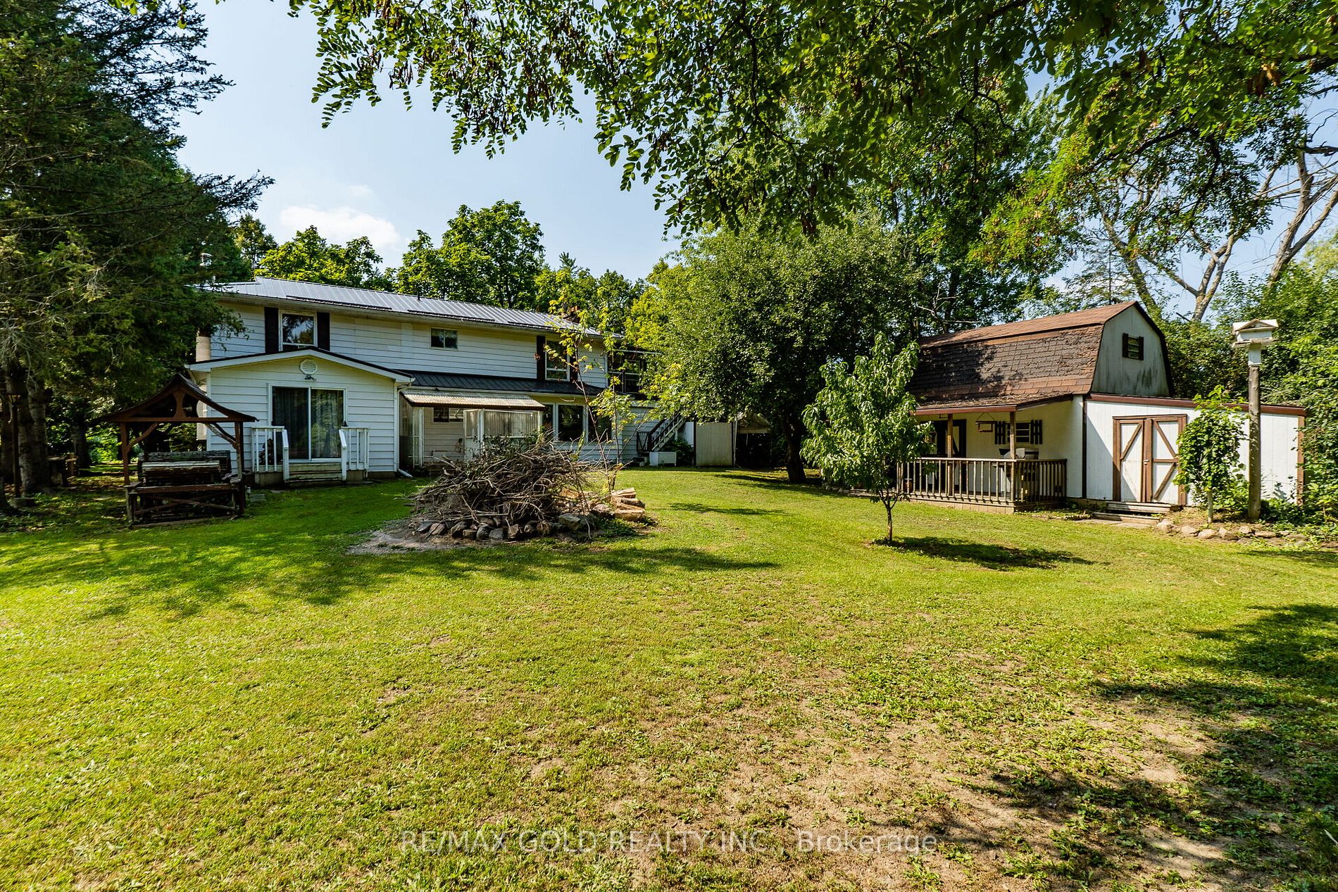 13513 Centreville Creek Rd E