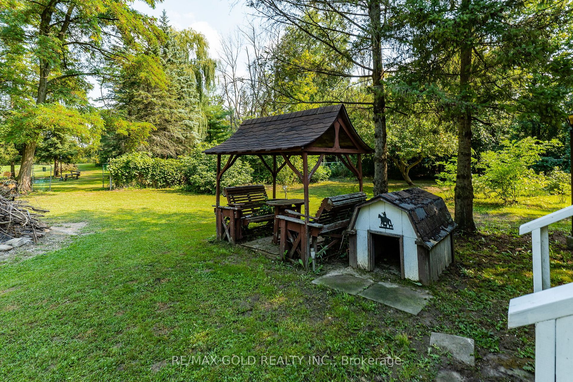 13513 Centreville Creek Rd E