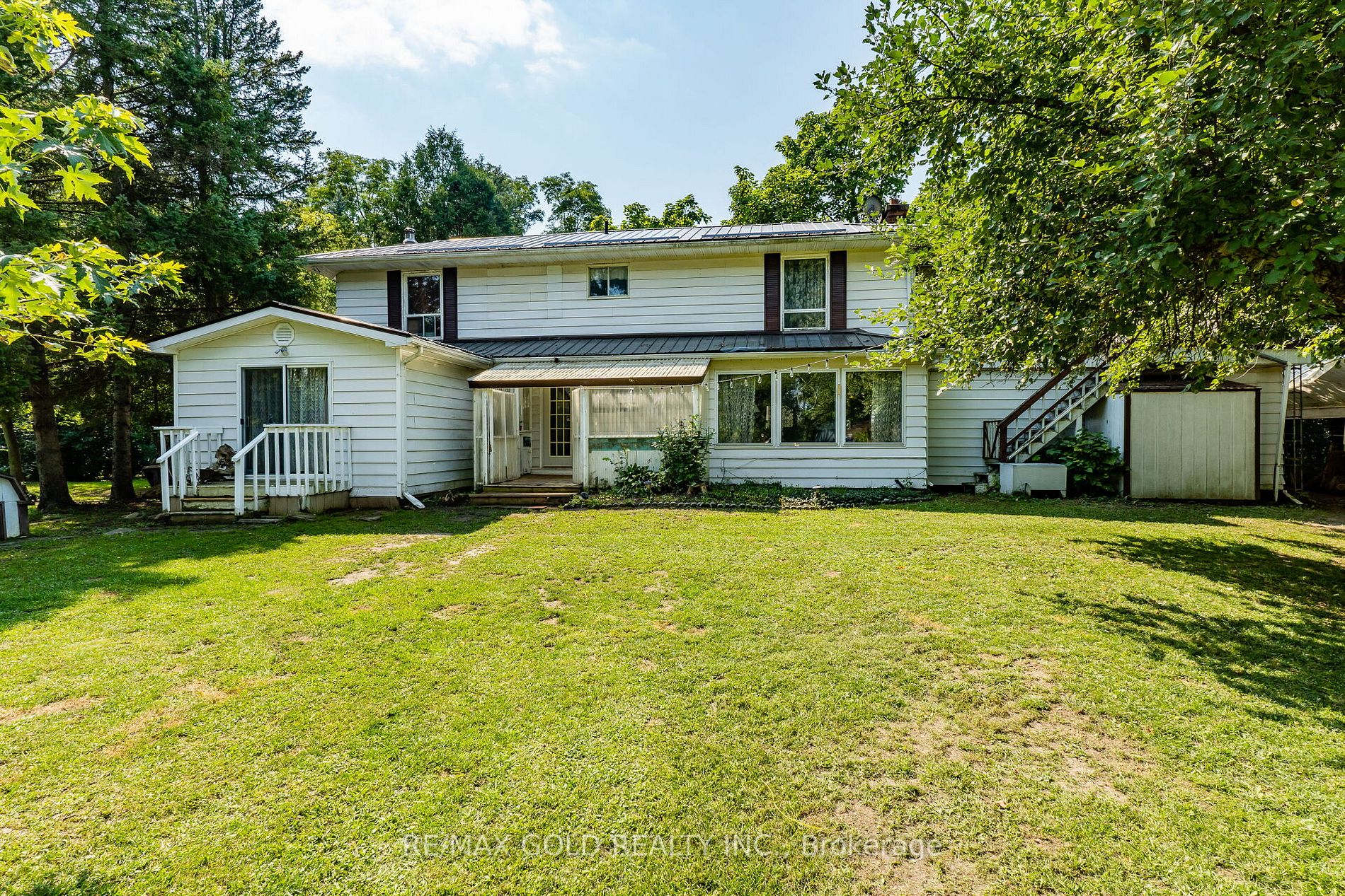 13513 Centreville Creek Rd E