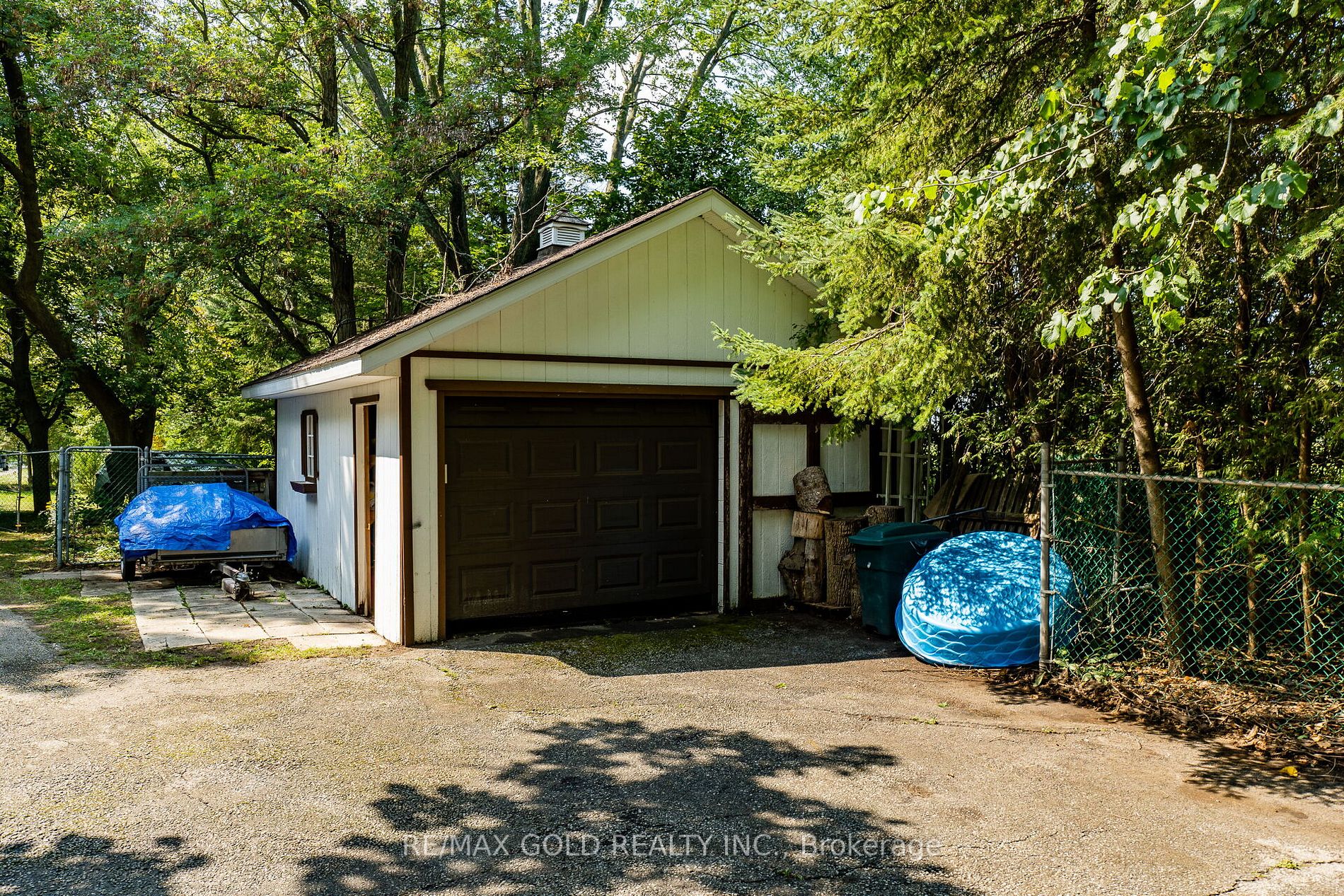 13513 Centreville Creek Rd E