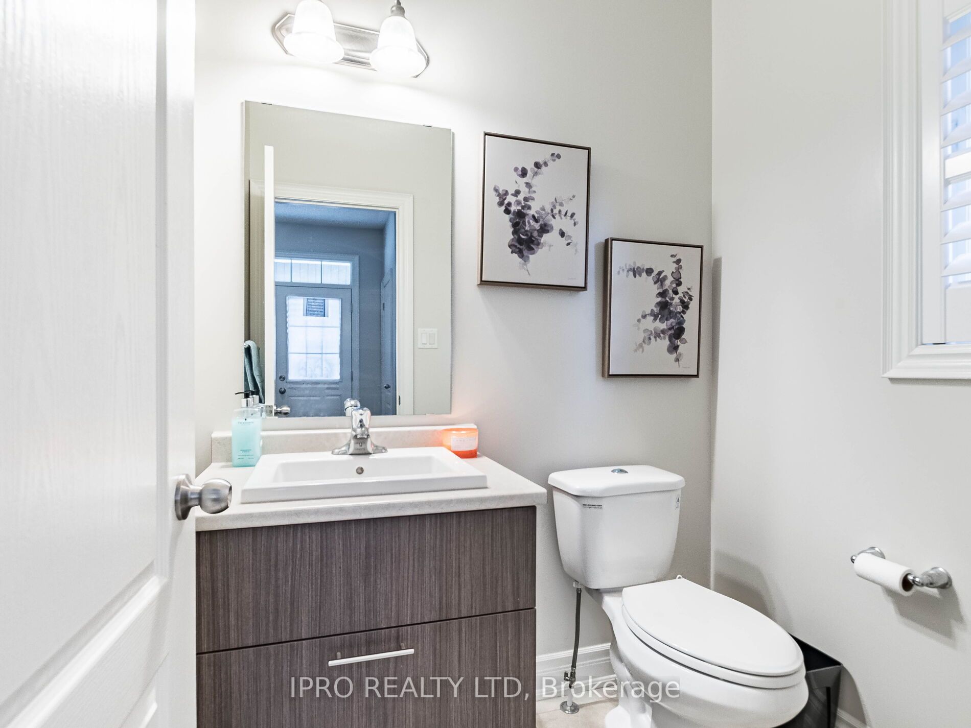 19 Little Britain Cres
