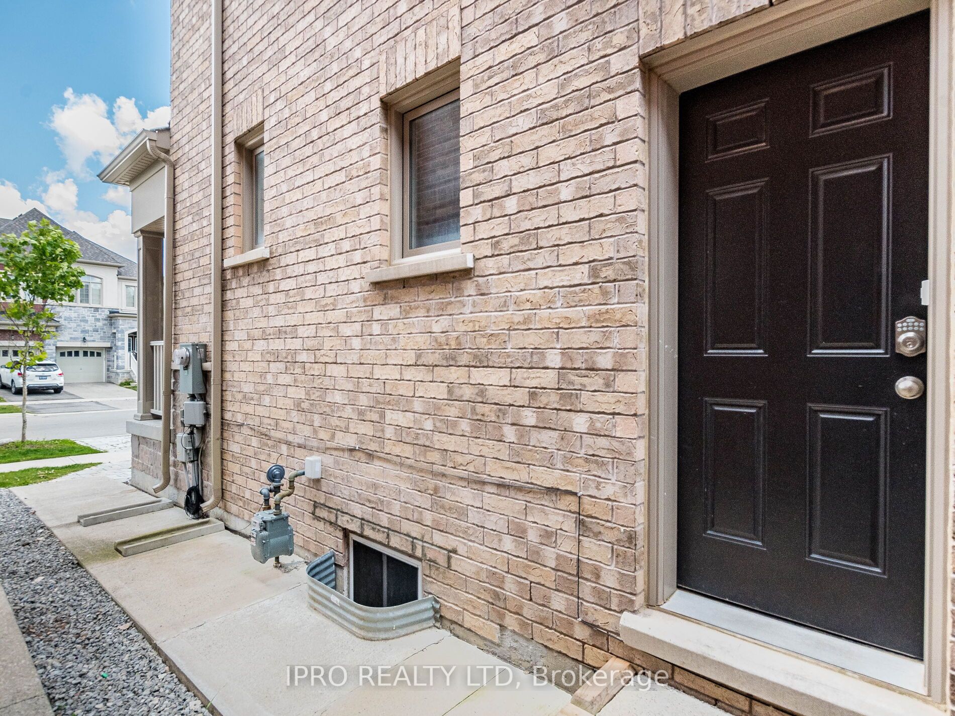 19 Little Britain Cres