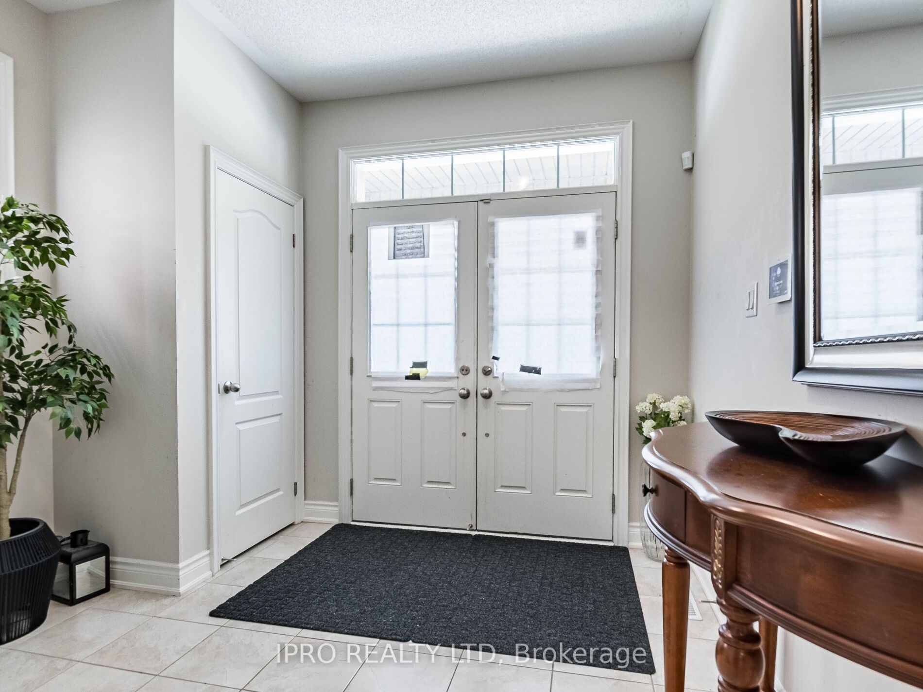 19 Little Britain Cres