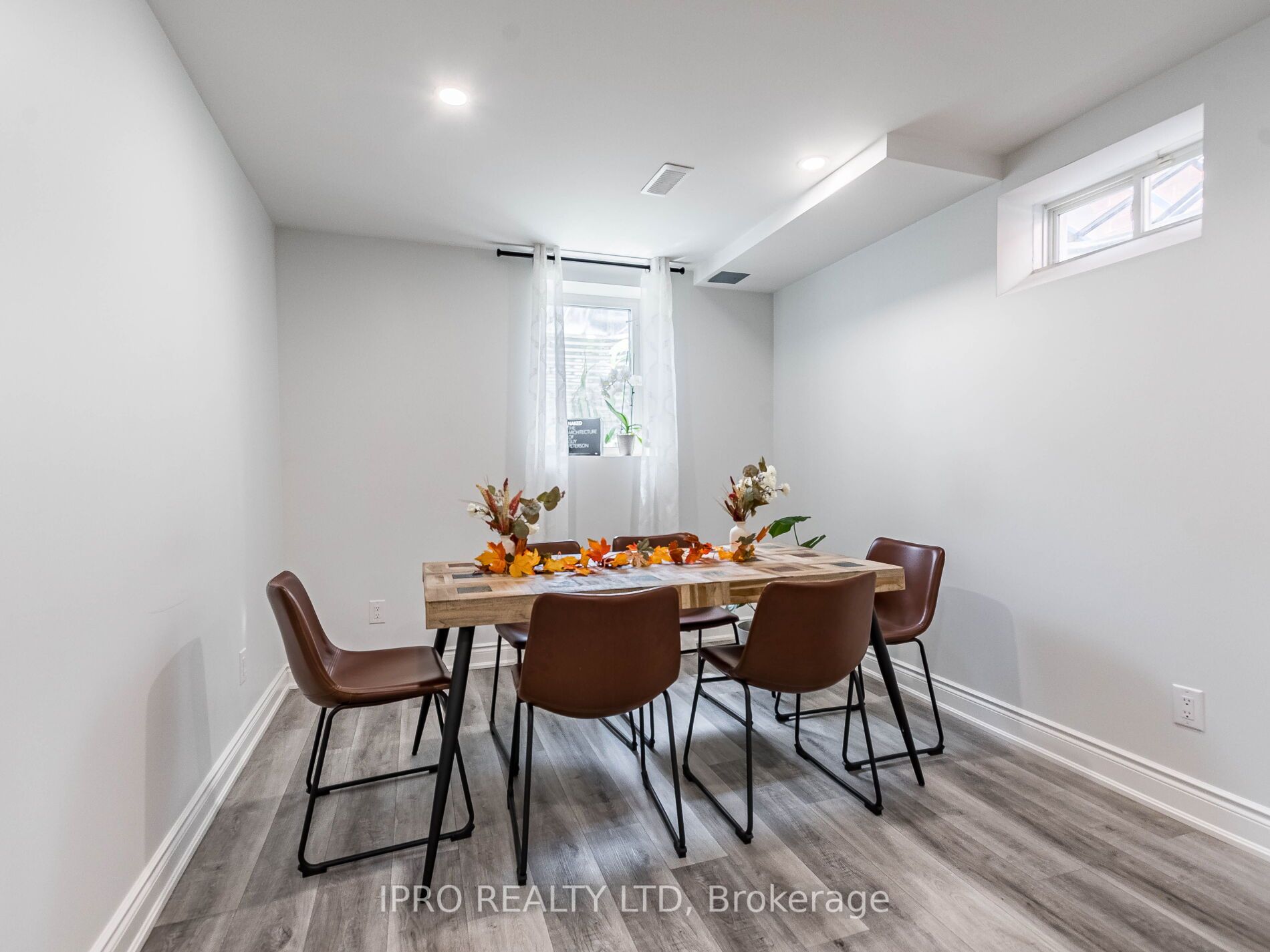 19 Little Britain Cres