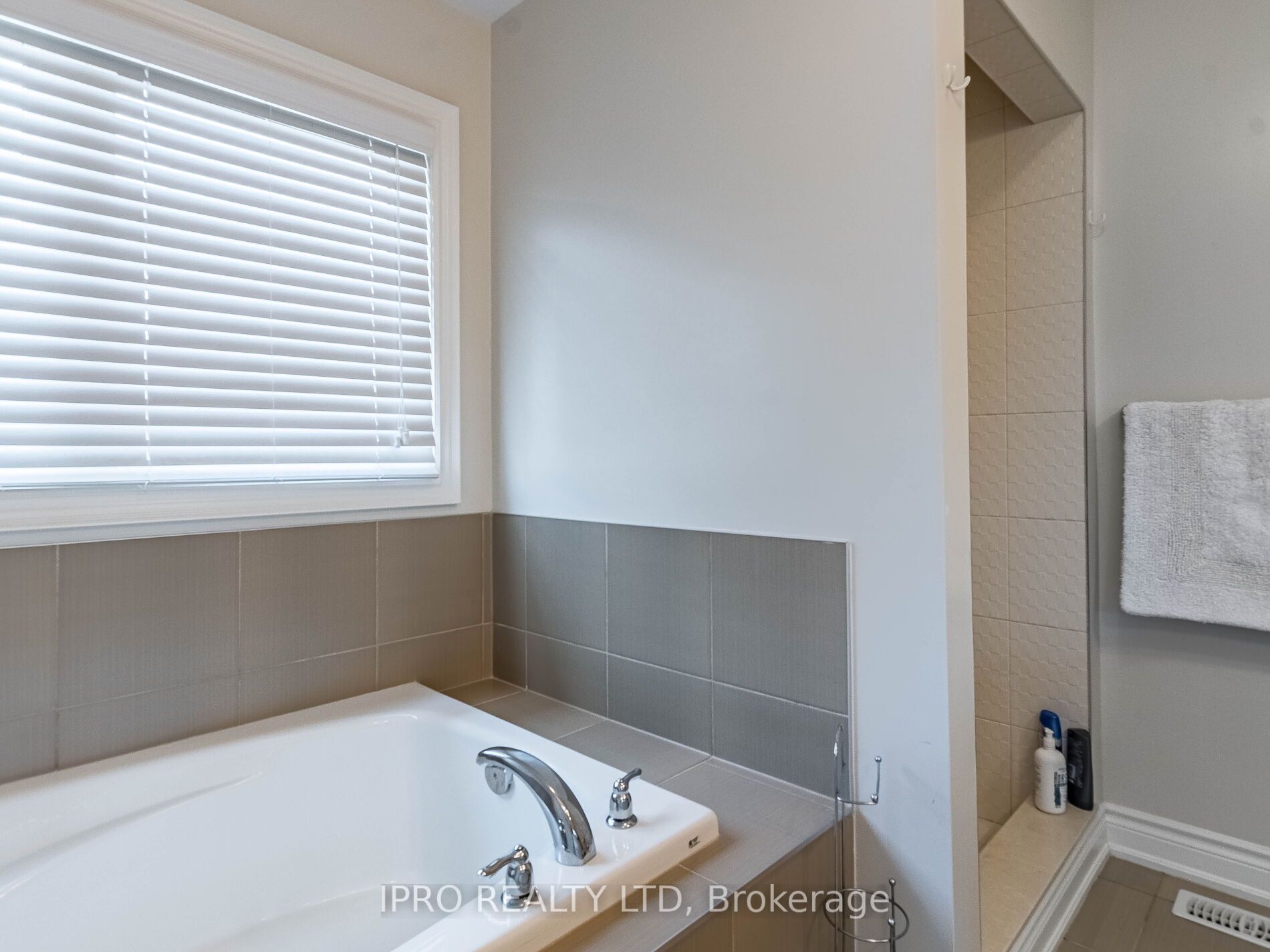 19 Little Britain Cres