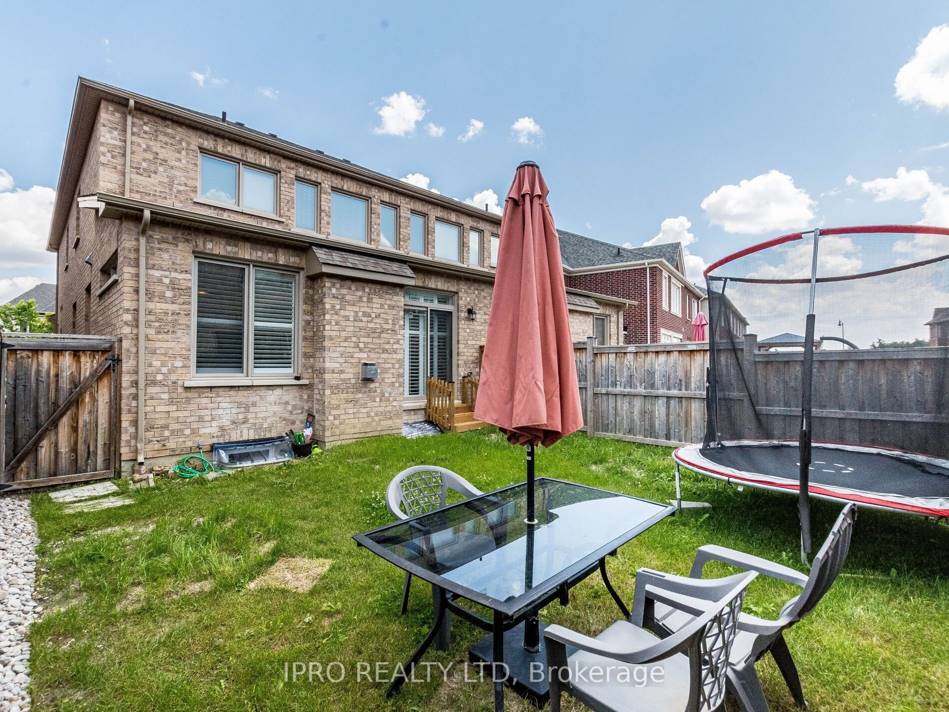 19 Little Britain Cres