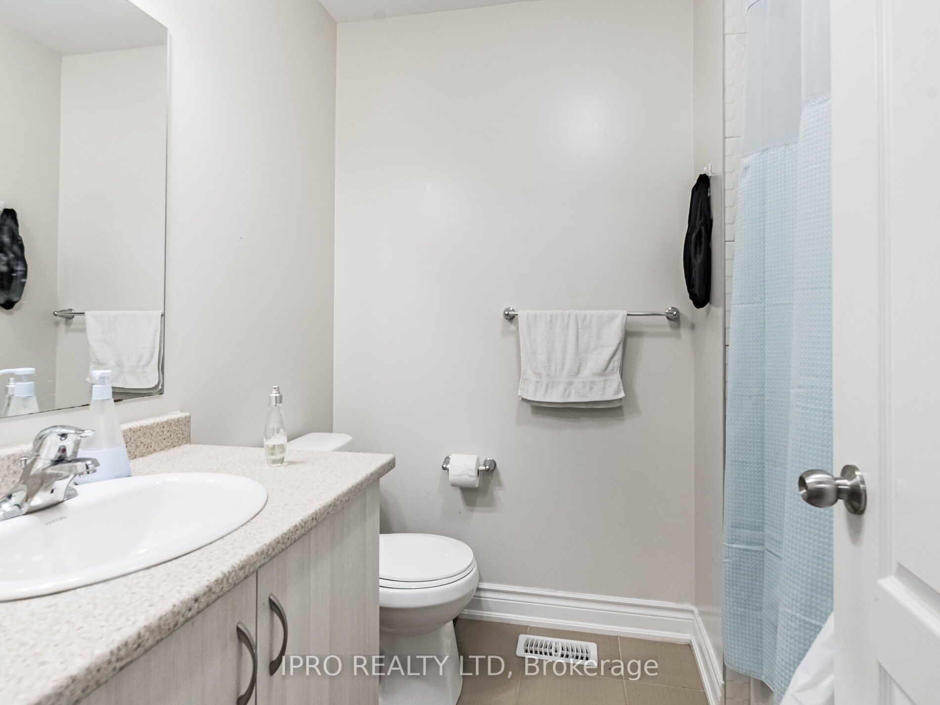 19 Little Britain Cres