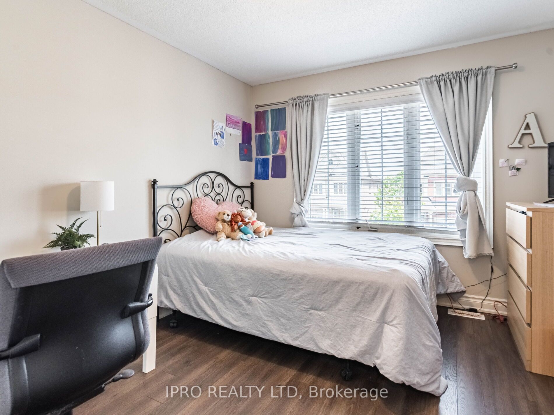 19 Little Britain Cres
