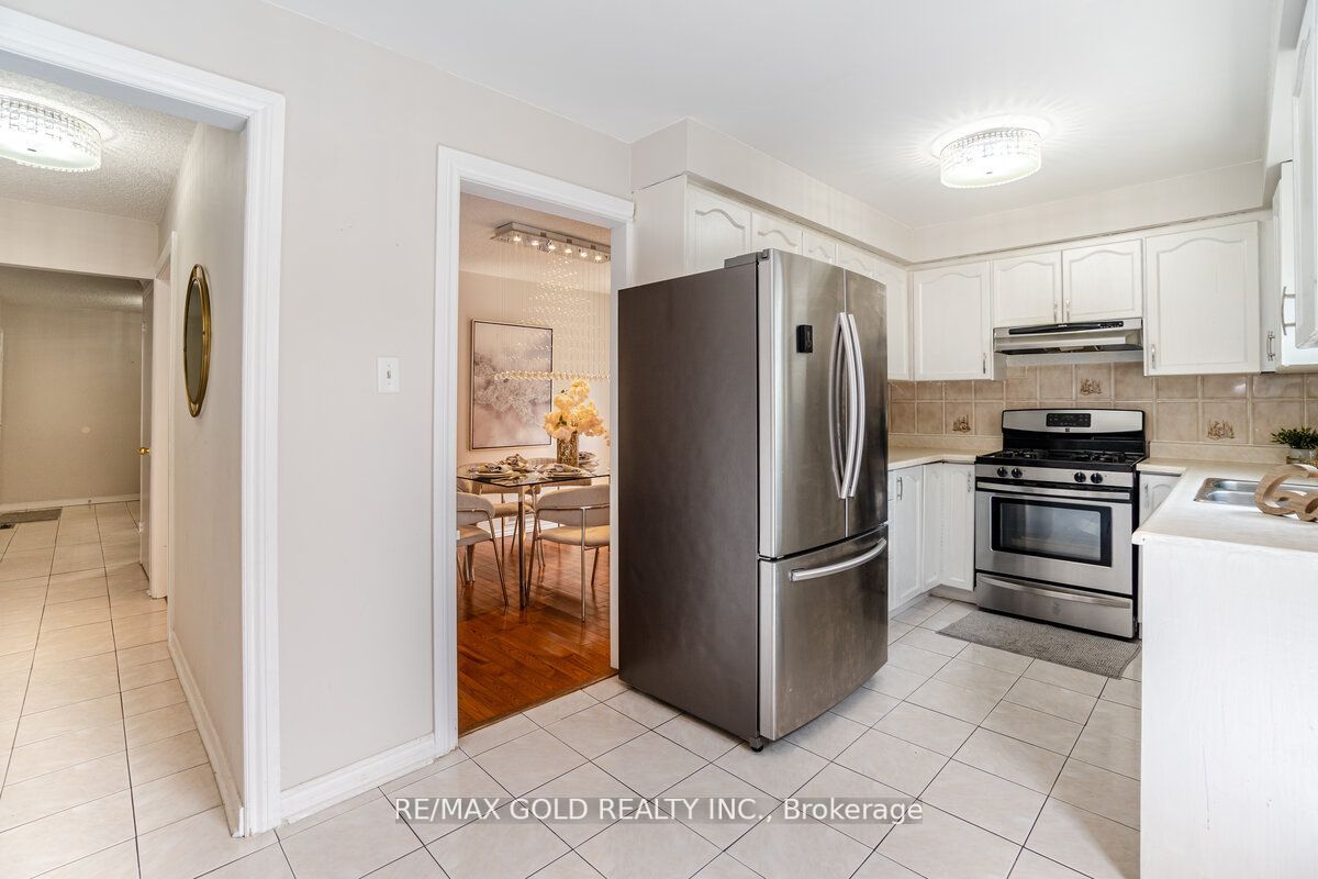 229 Vodden St W