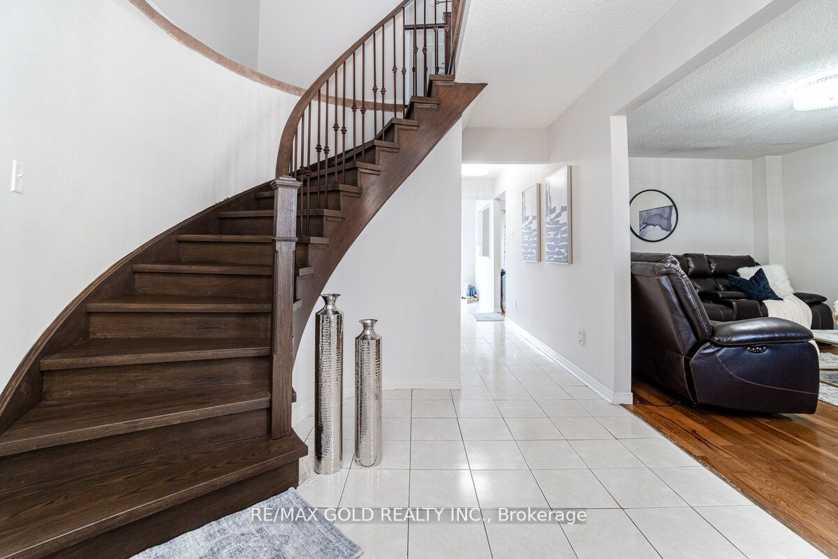 229 Vodden St W