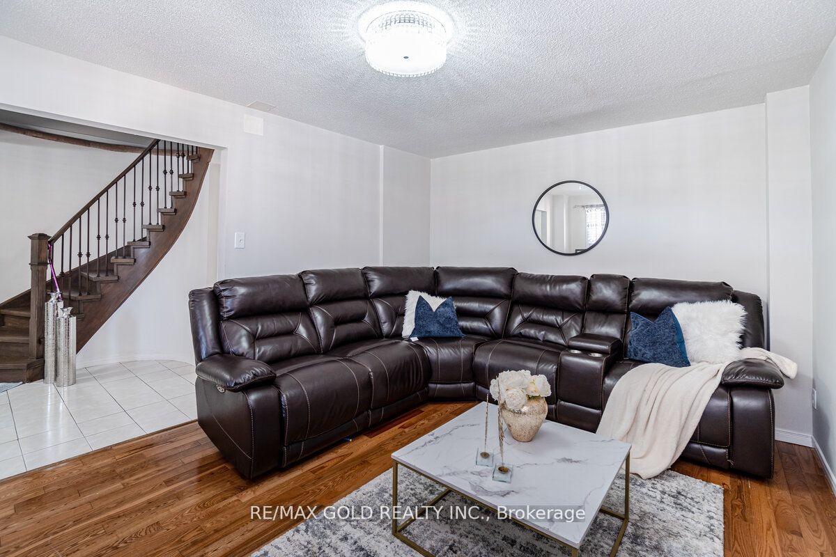 229 Vodden St W
