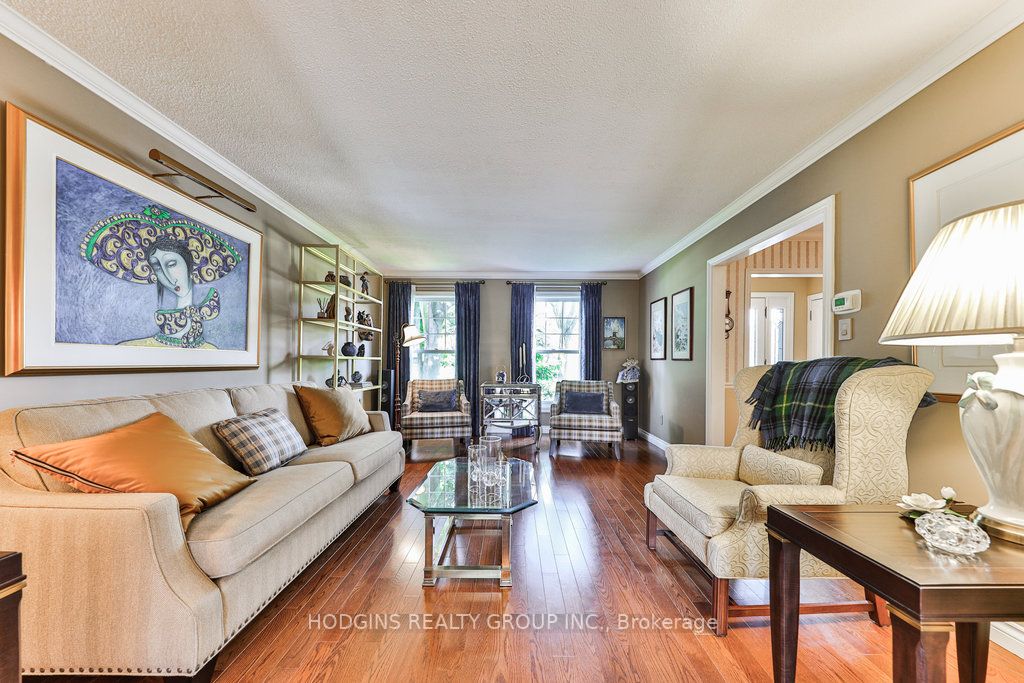 1882 Sherwood Forrest Circle