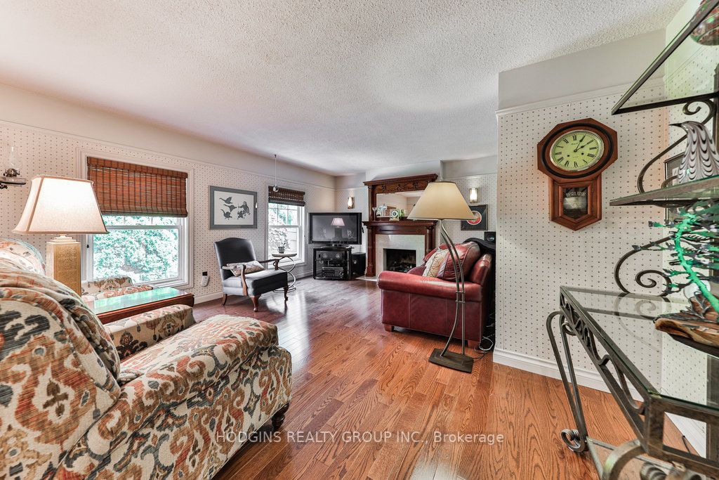 1882 Sherwood Forrest Circle