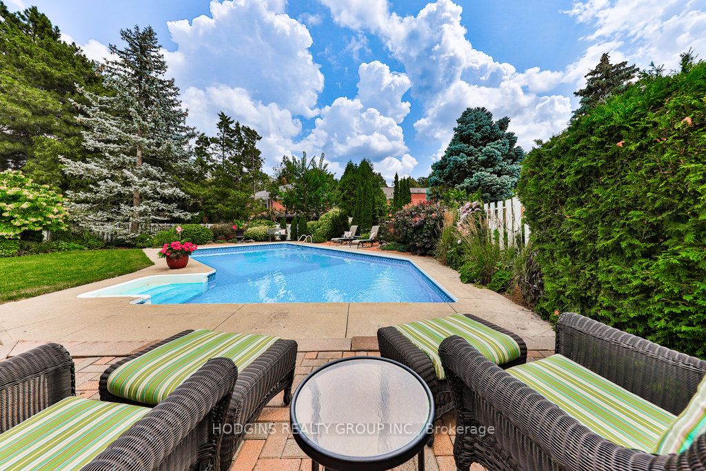 1882 Sherwood Forrest Circle