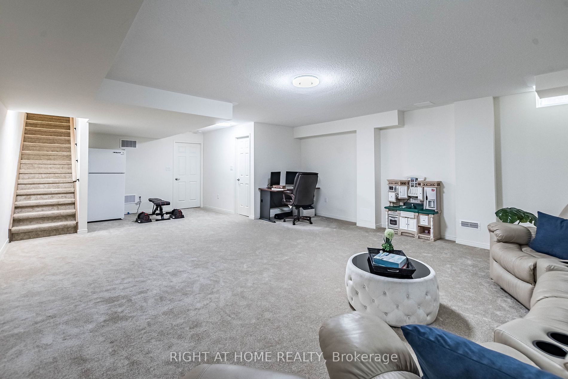 1076 Urell Way