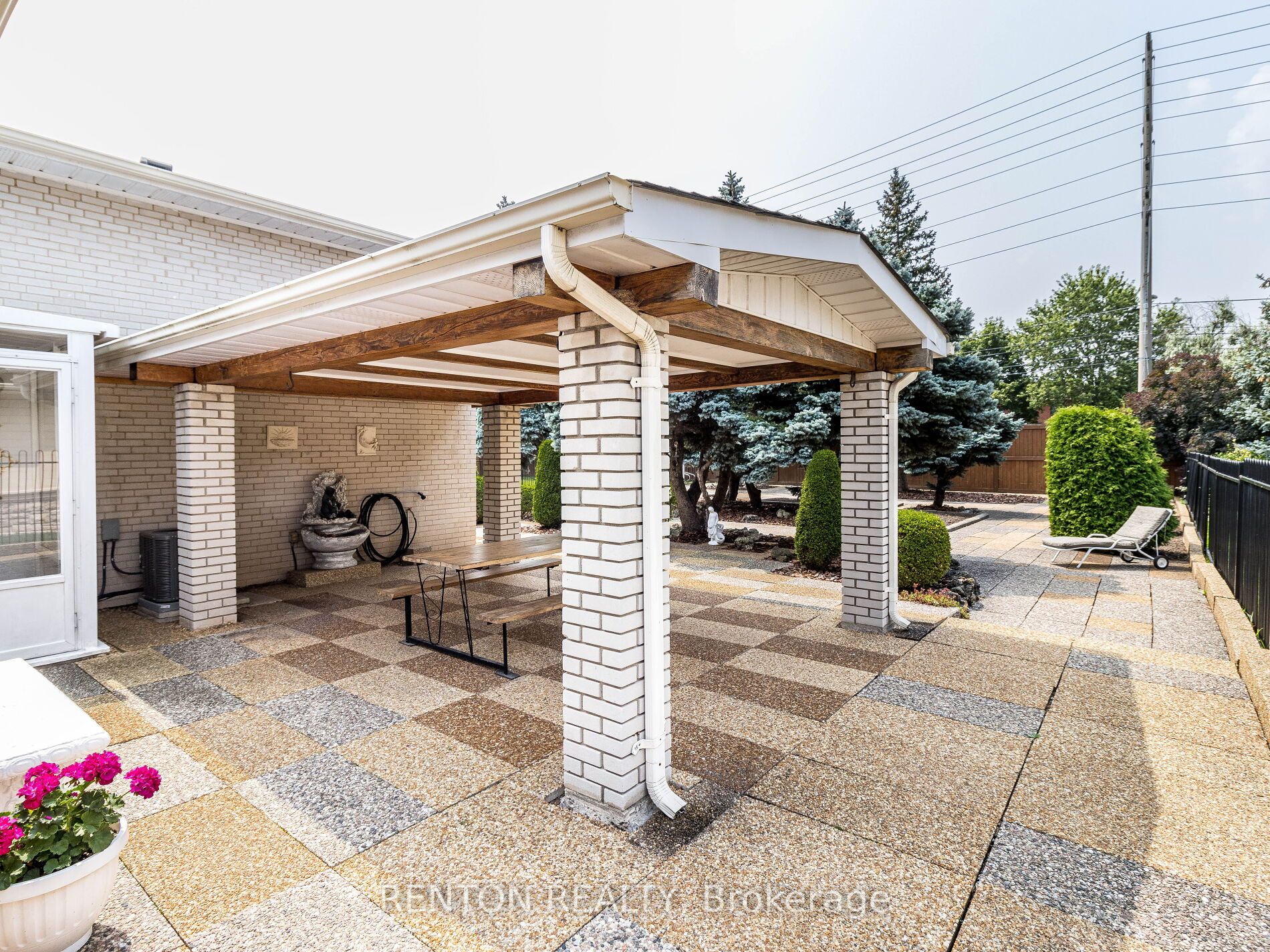 2765 Bushland Crescent