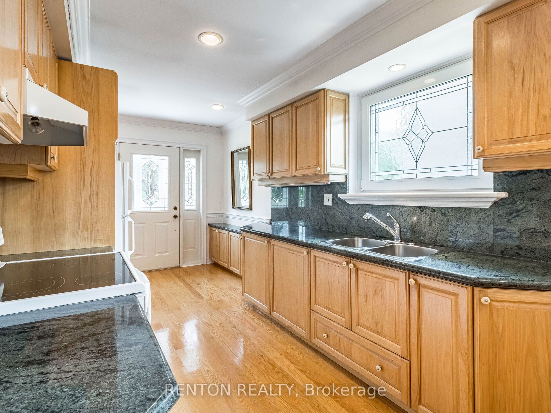 2765 Bushland Crescent