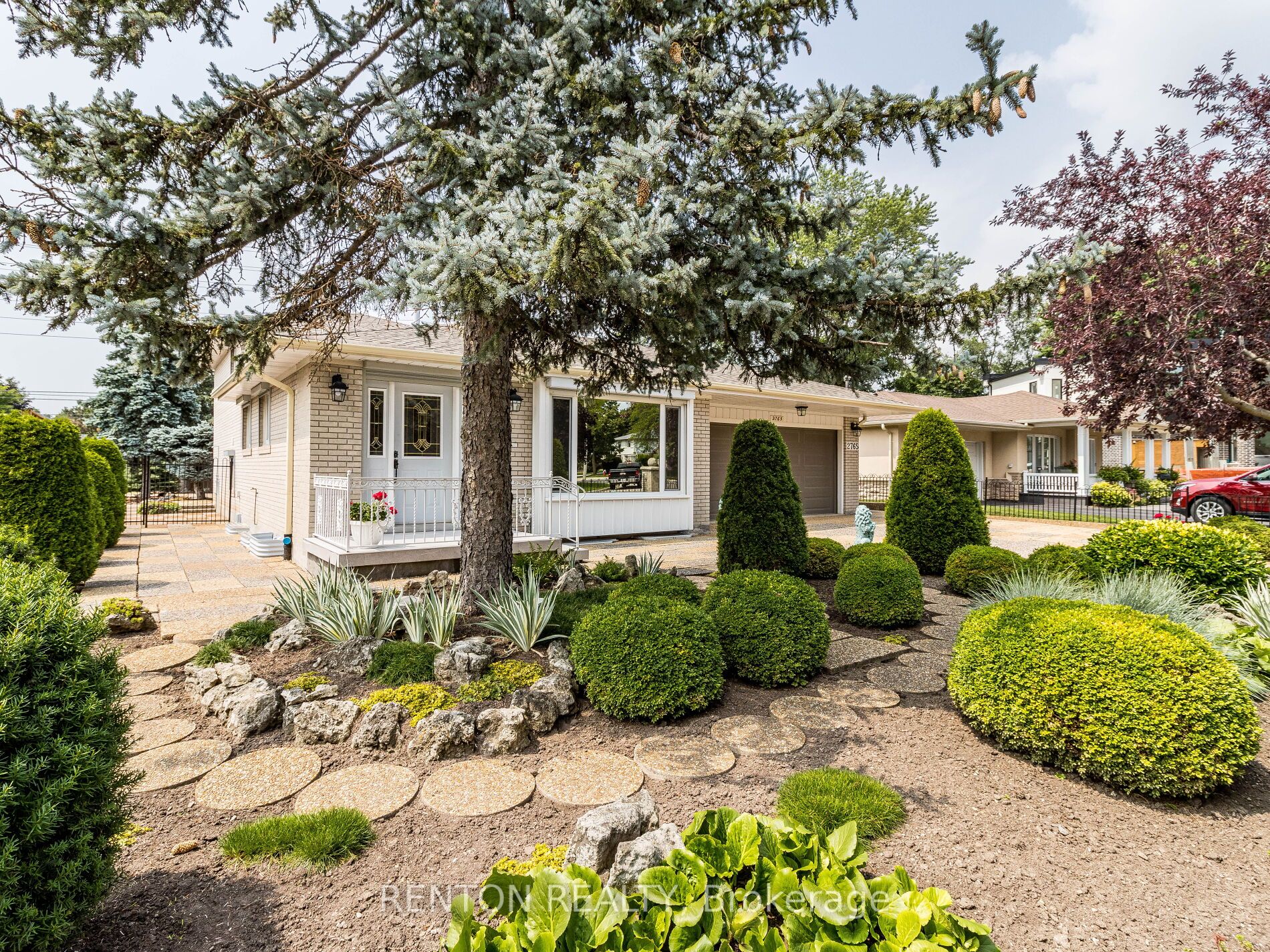 2765 Bushland Crescent