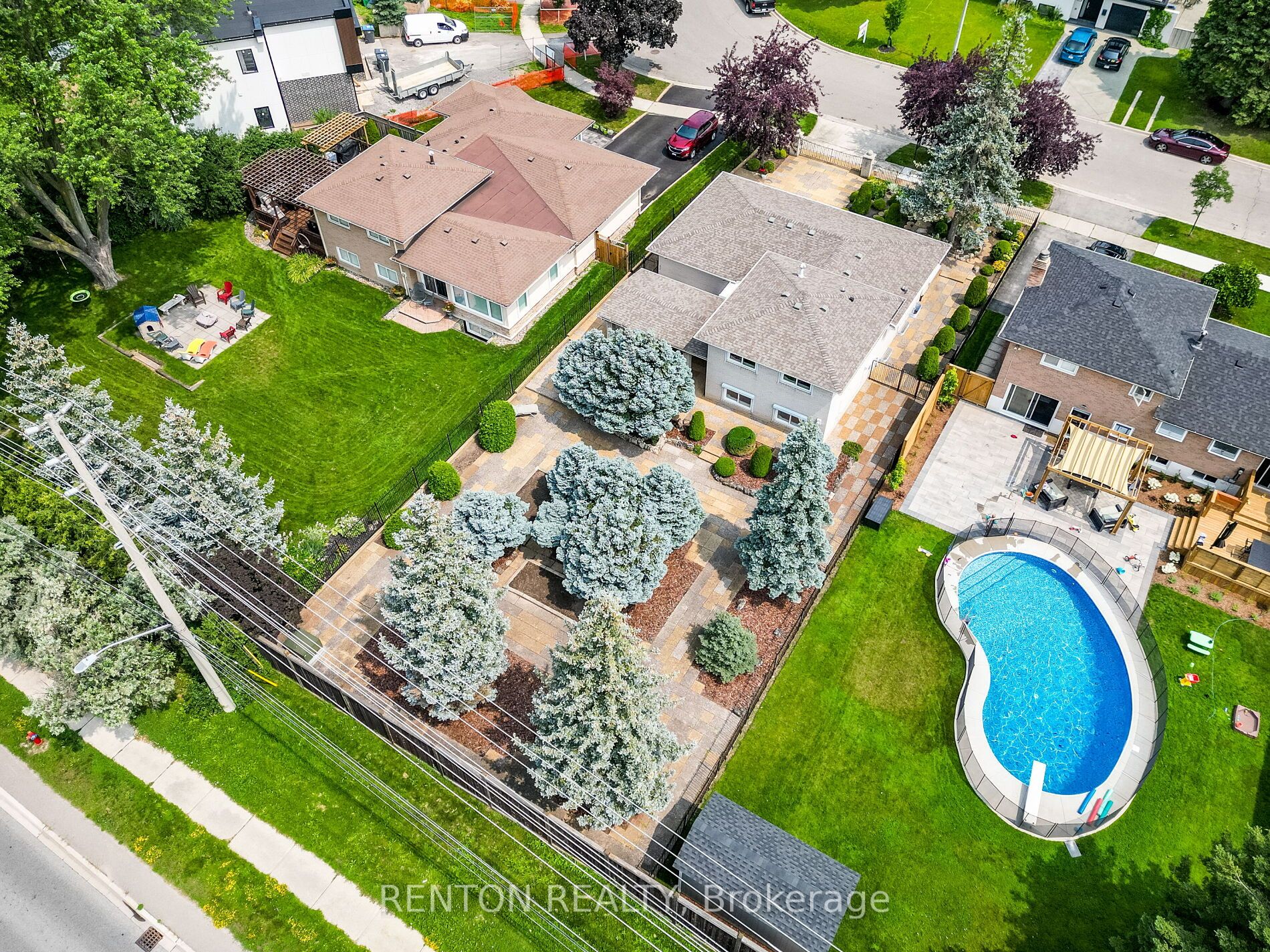 2765 Bushland Crescent