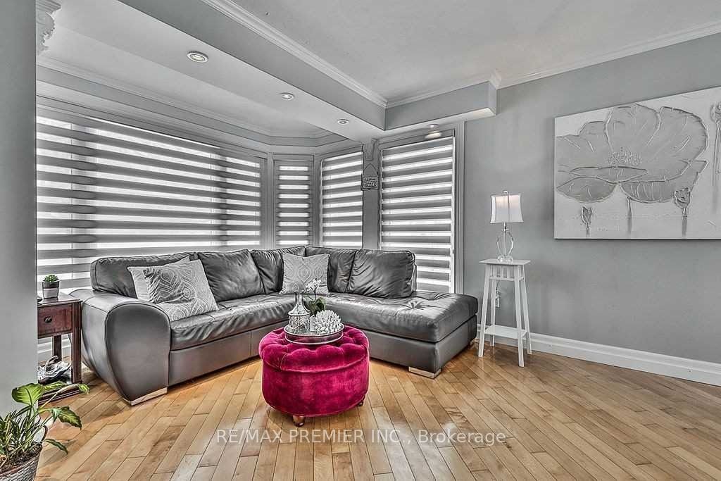 5 Pioneer Dr