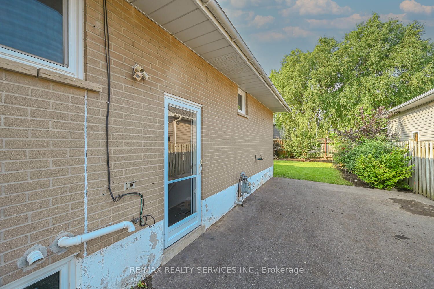 110 Rutherford Rd N