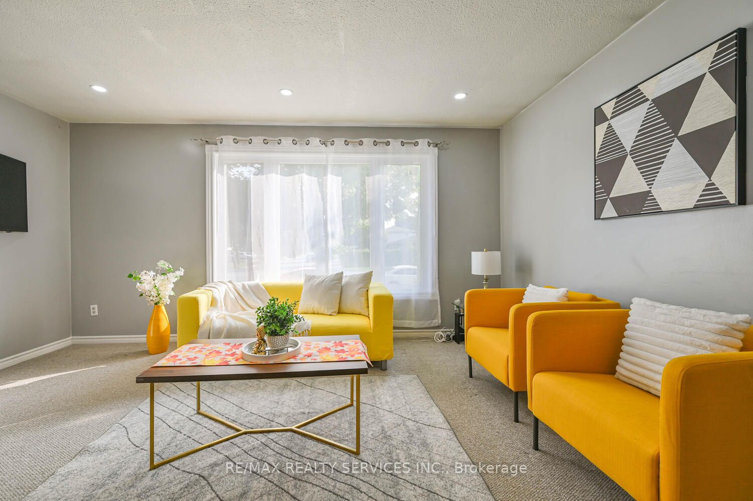 110 Rutherford Rd N