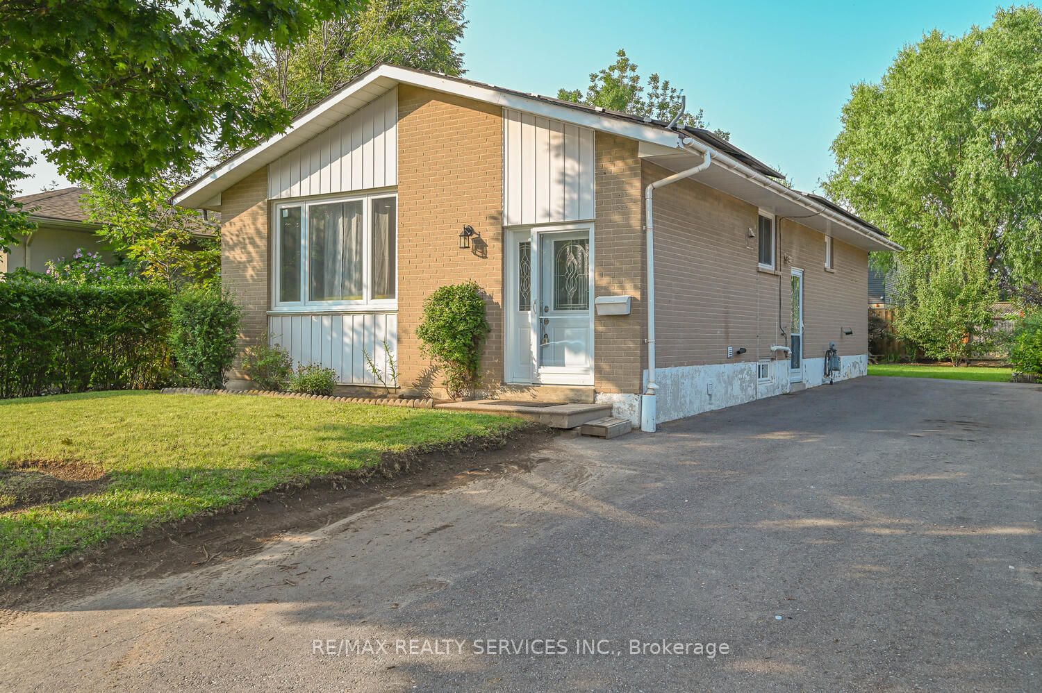 110 Rutherford Rd N