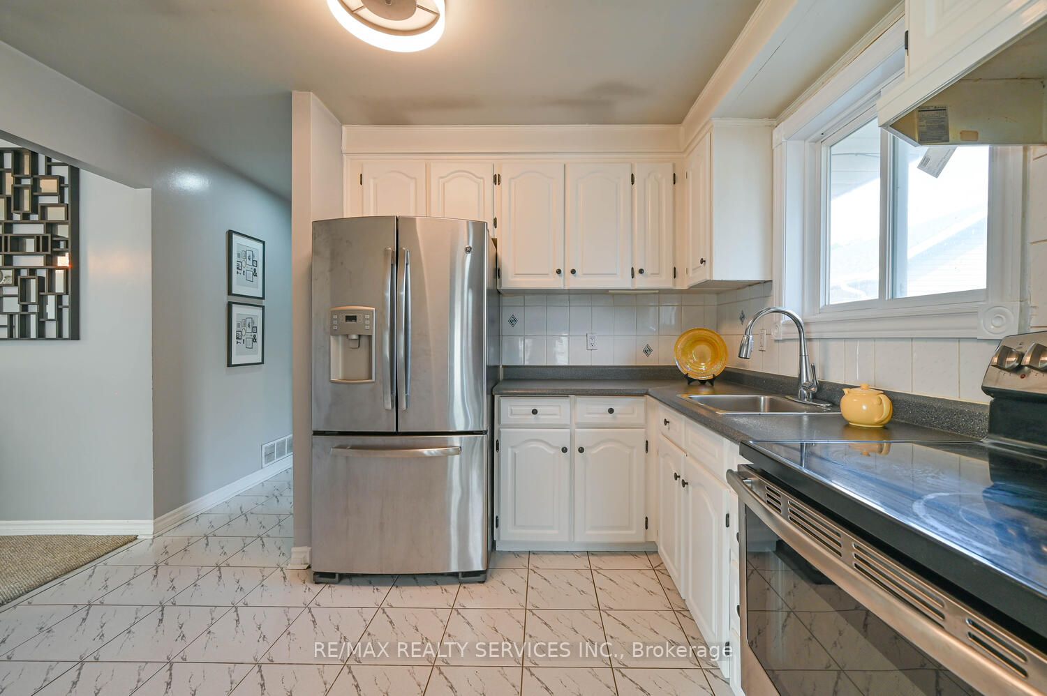 110 Rutherford Rd N