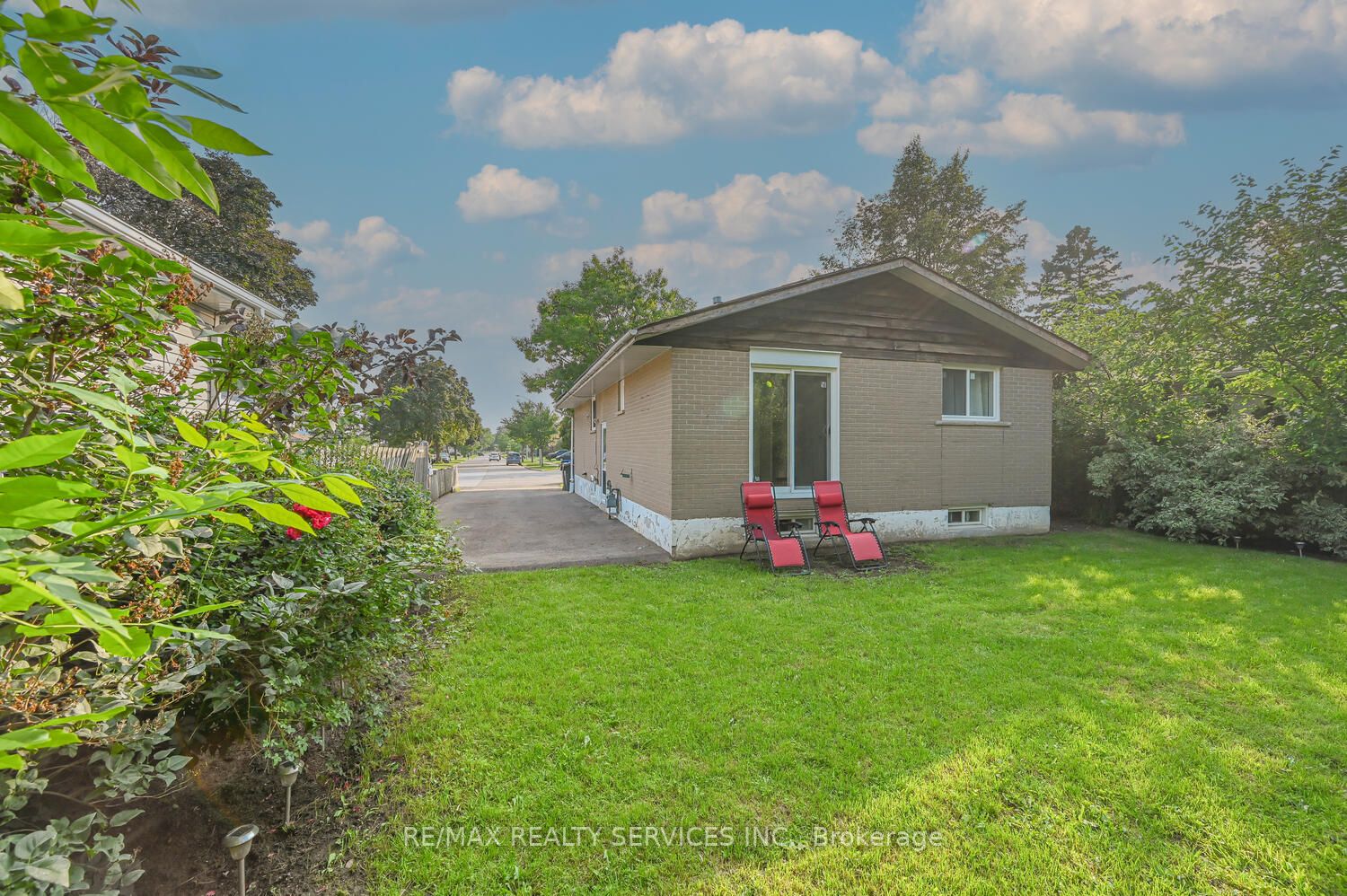 110 Rutherford Rd N
