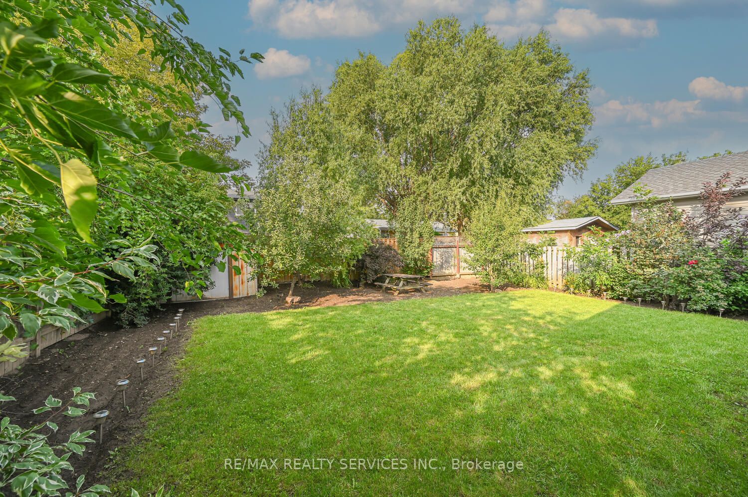 110 Rutherford Rd N