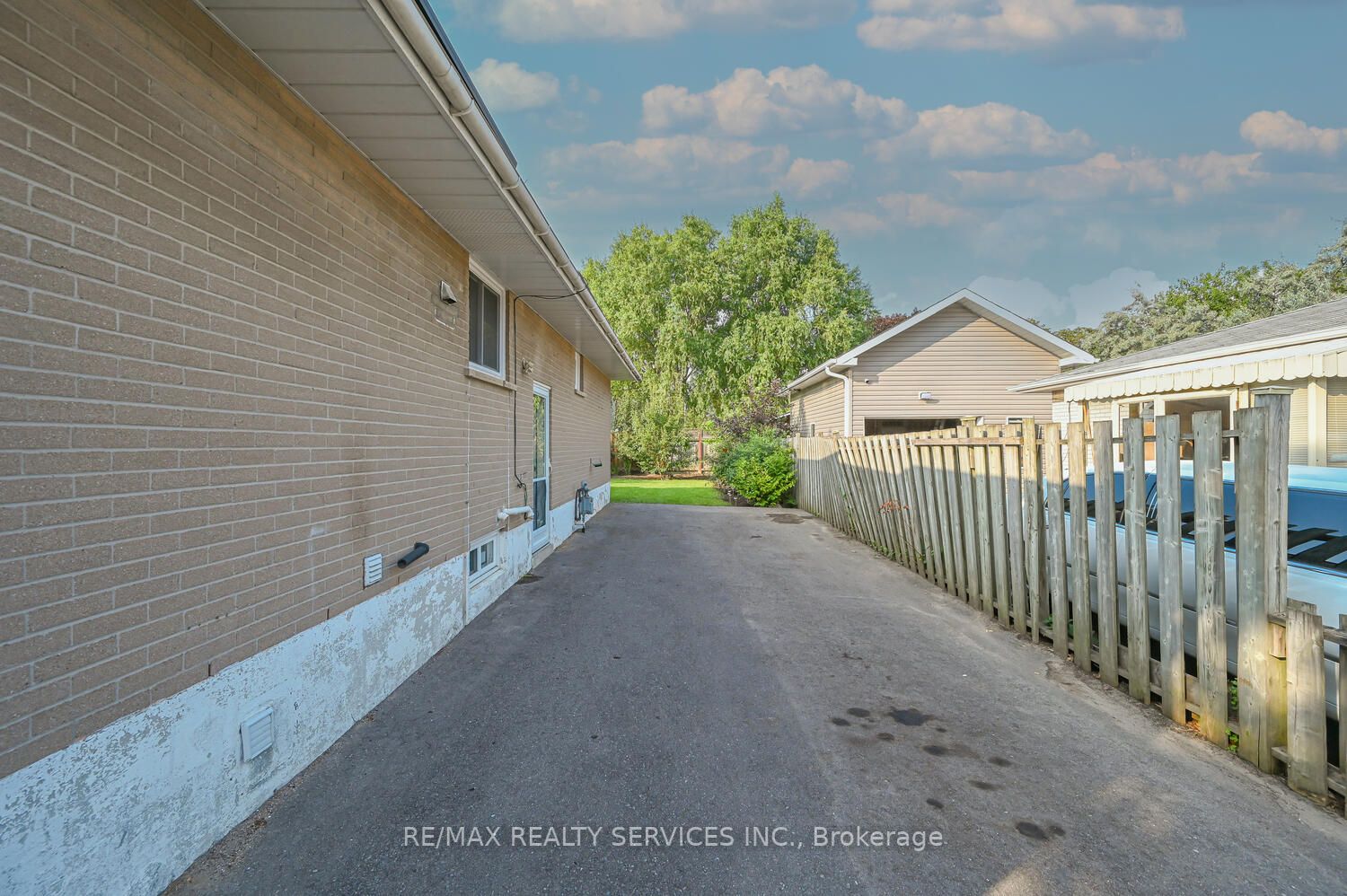 110 Rutherford Rd N
