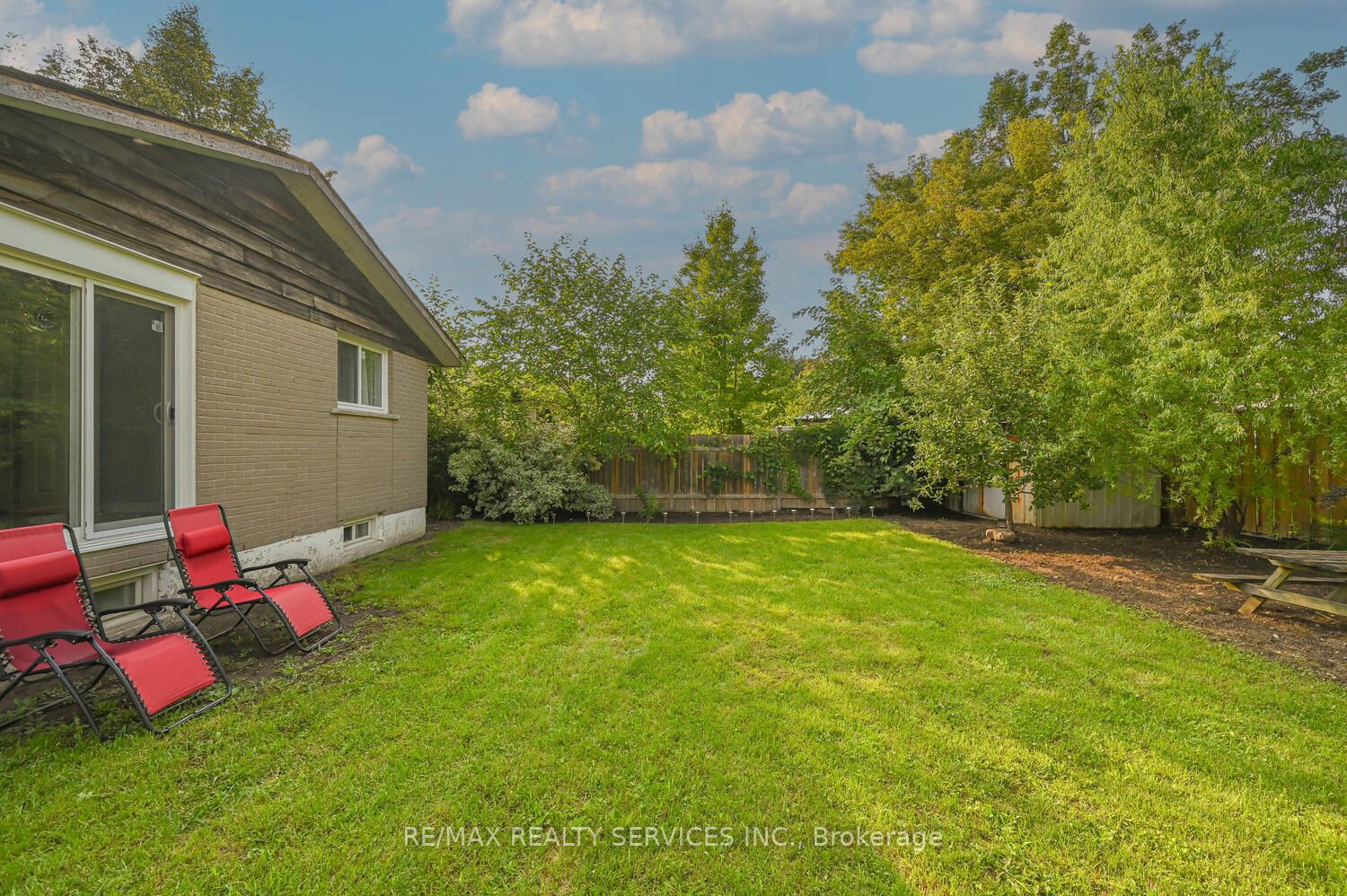 110 Rutherford Rd N