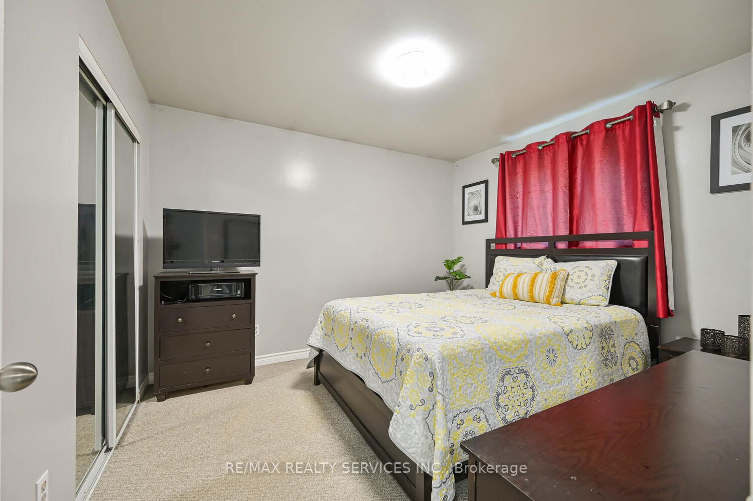 110 Rutherford Rd N