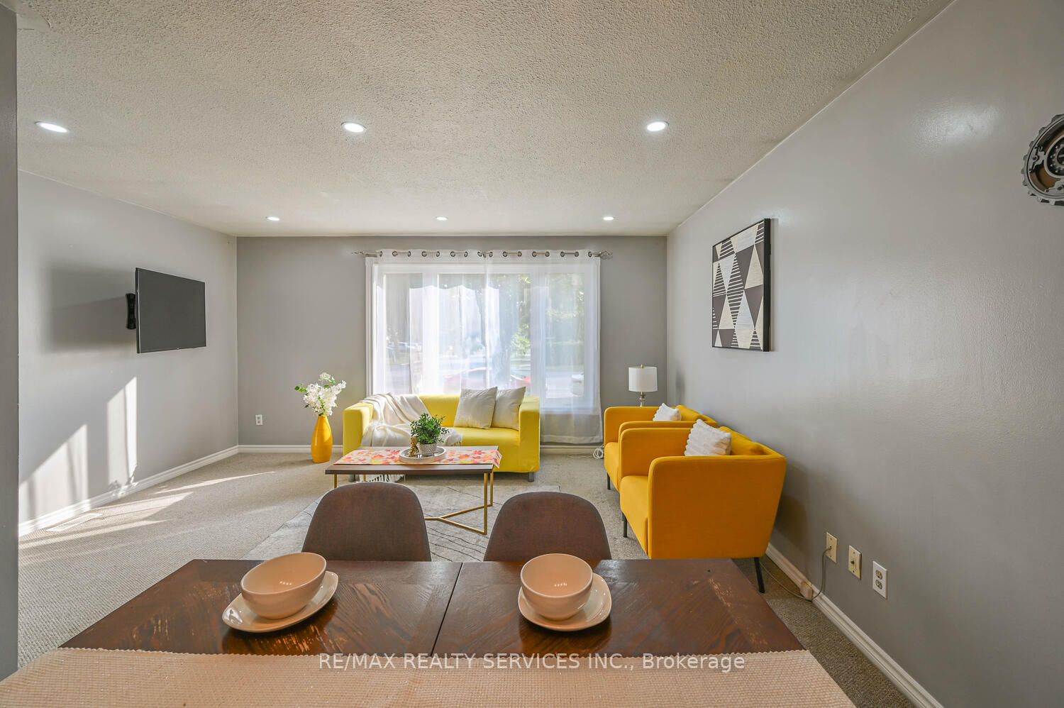 110 Rutherford Rd N