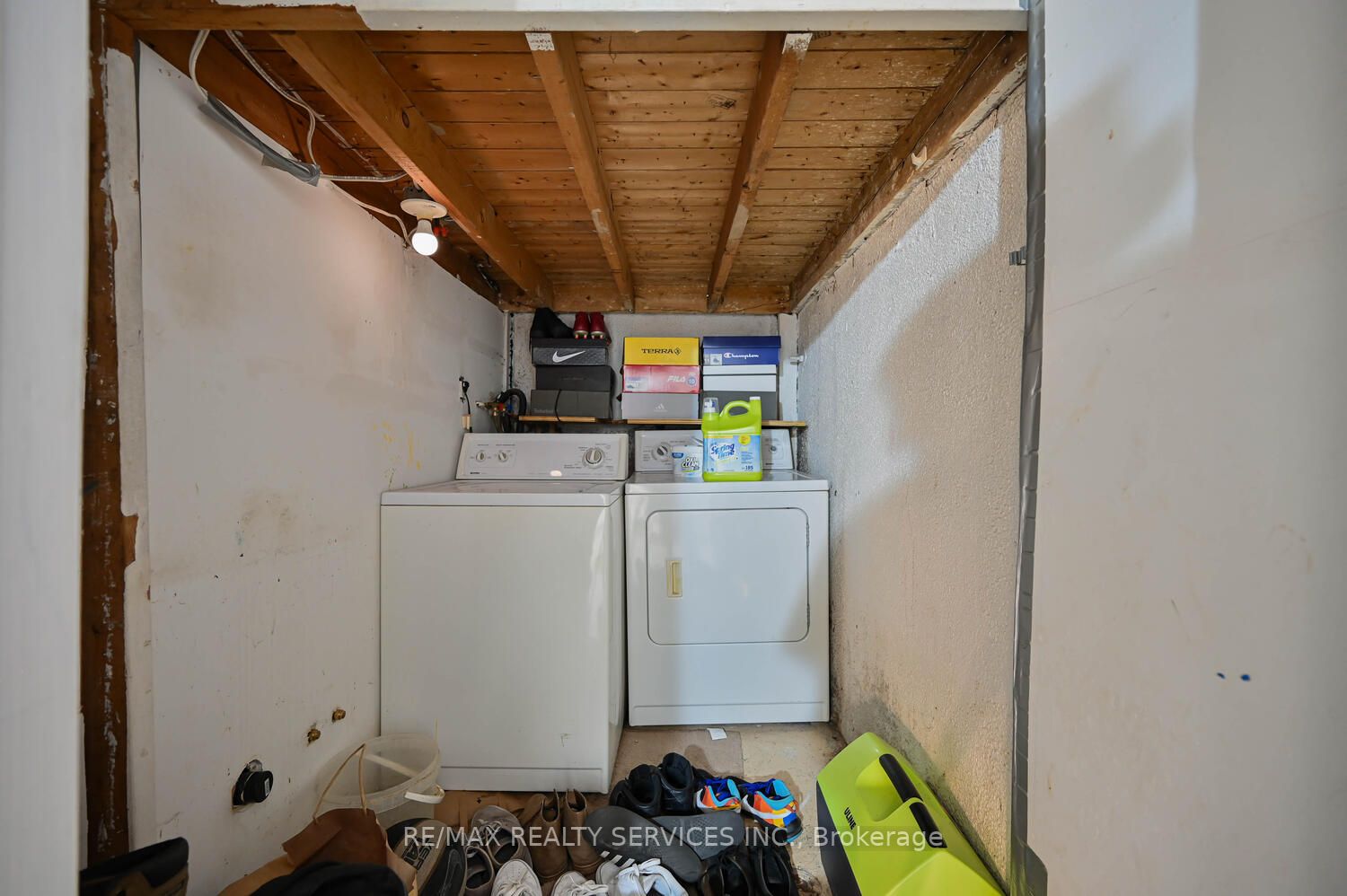 110 Rutherford Rd N