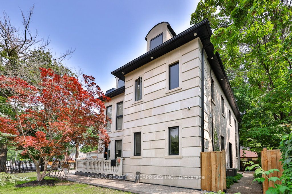 1538 Lorne Park Road