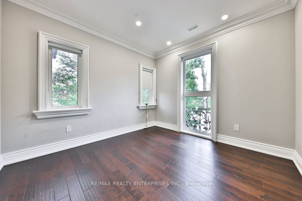 1538 Lorne Park Road