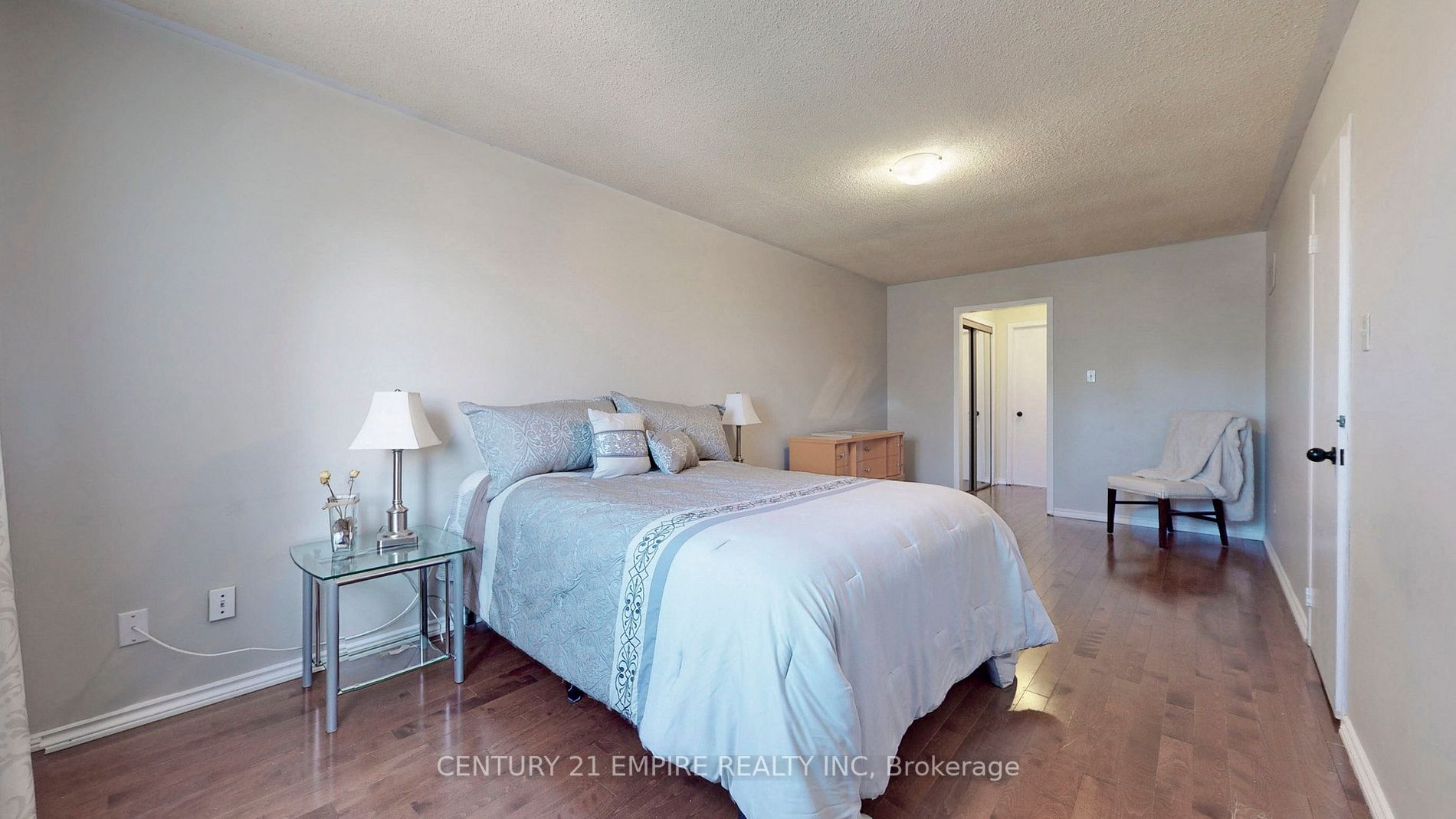 20 Sunforest Dr