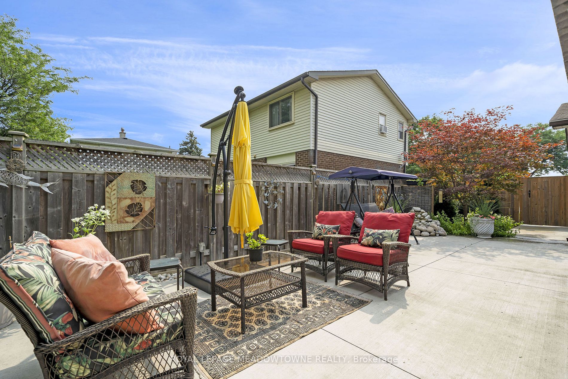 787 Applewood Crescent