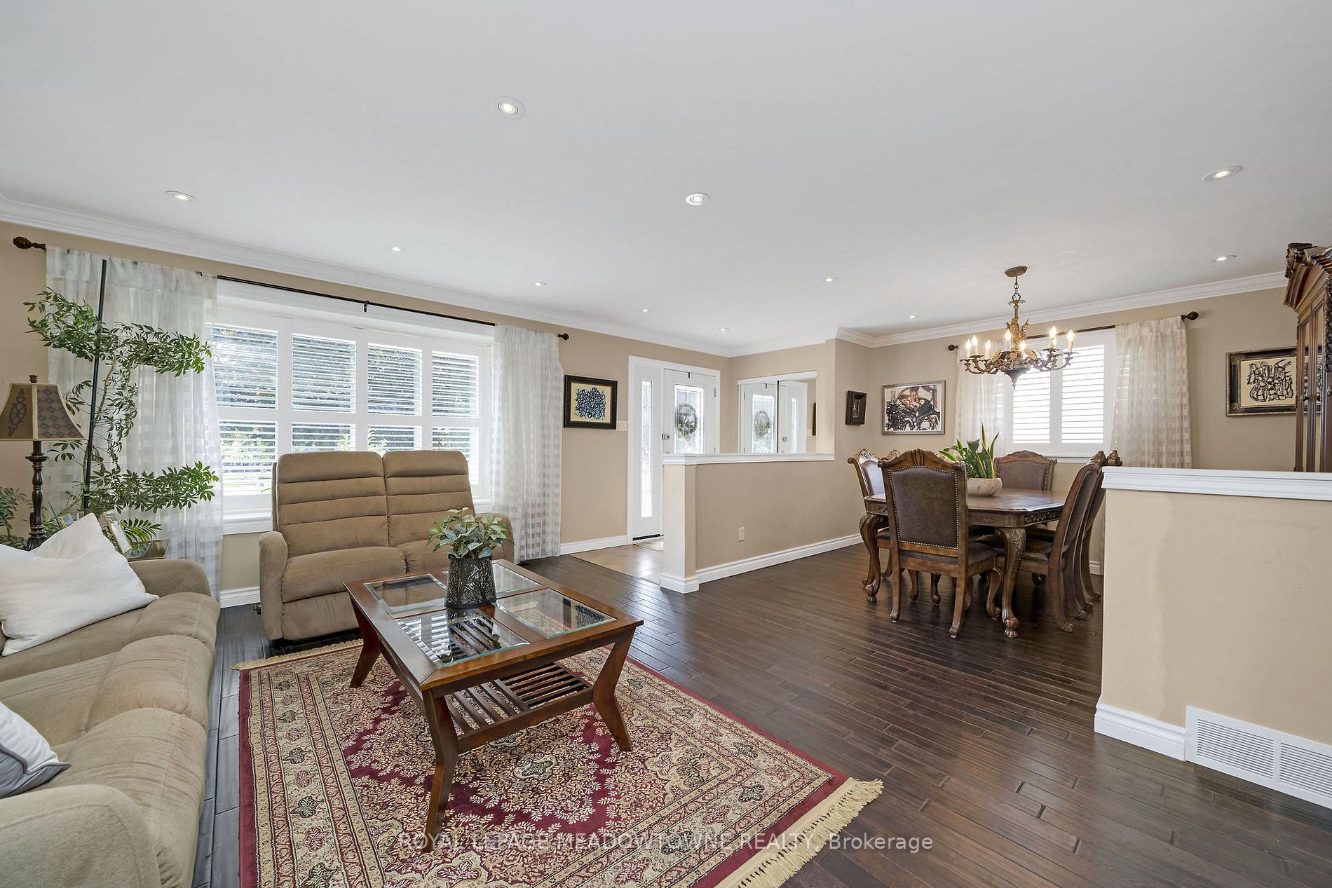 787 Applewood Crescent