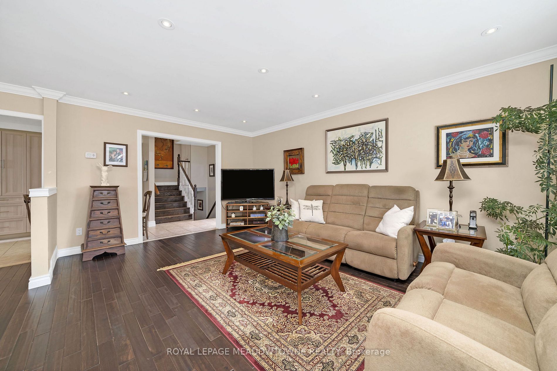 787 Applewood Crescent