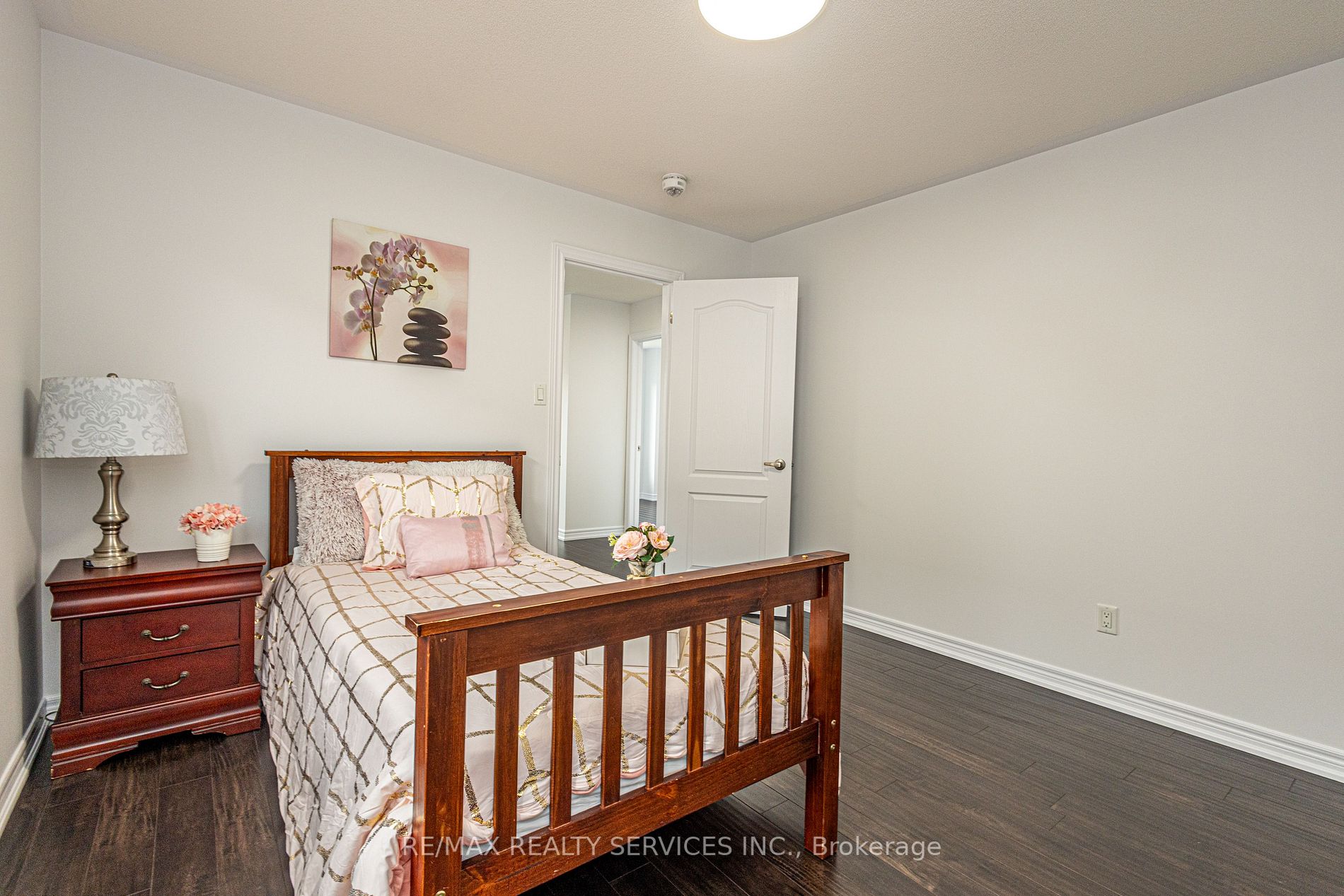 90 Yardley Crescent