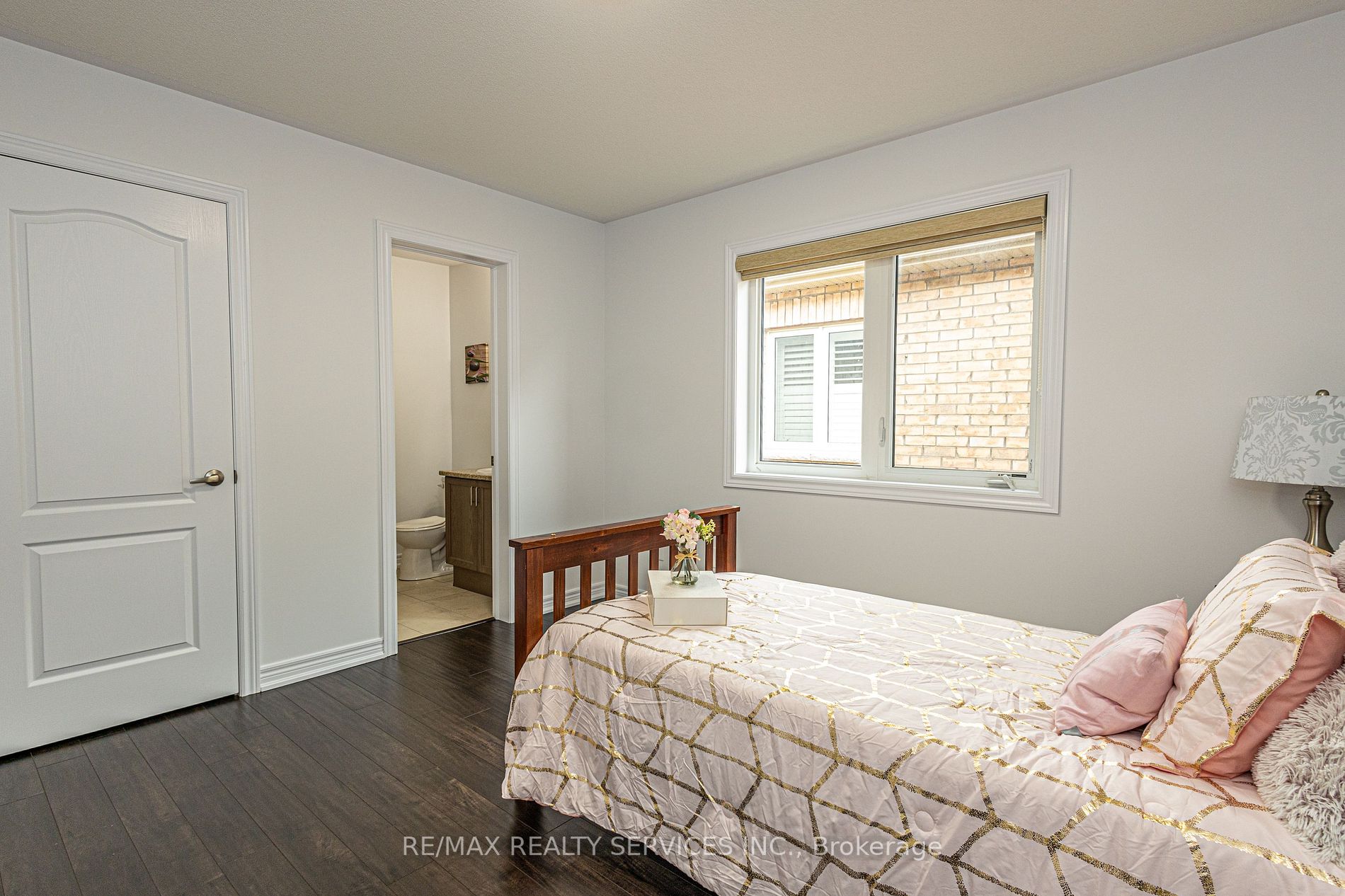 90 Yardley Crescent