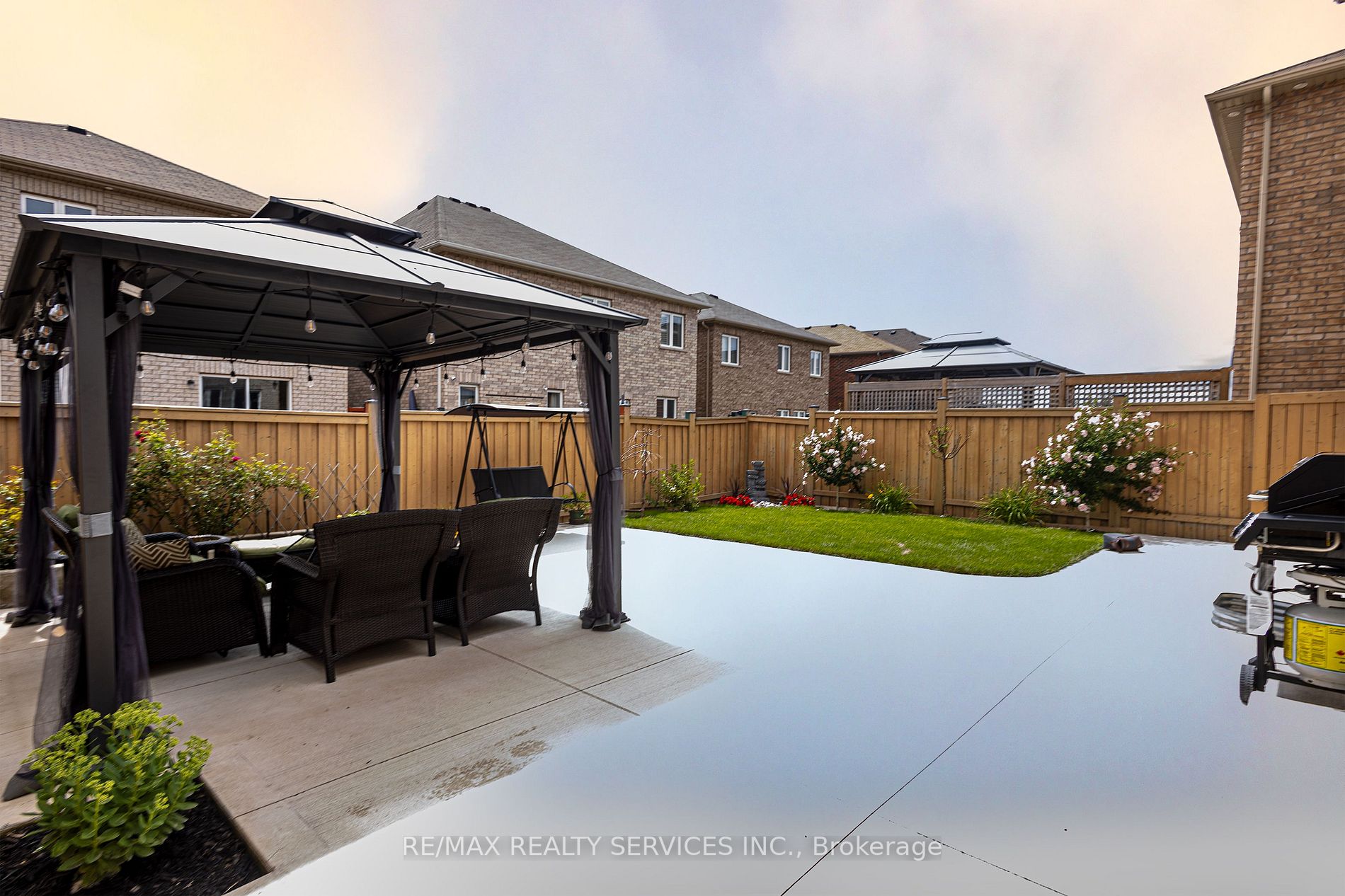 90 Yardley Crescent