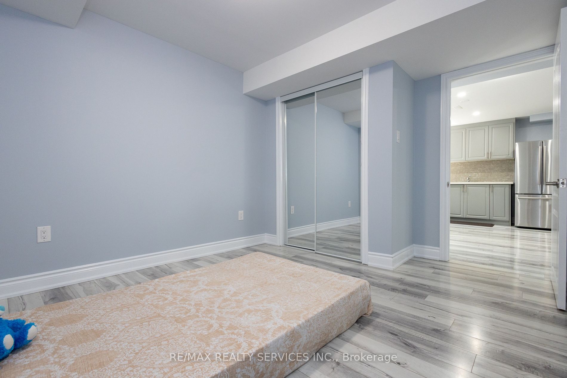 90 Yardley Crescent
