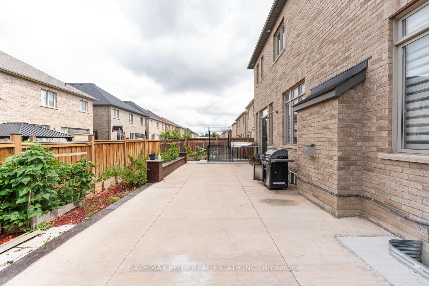 42 Adrian Crescent