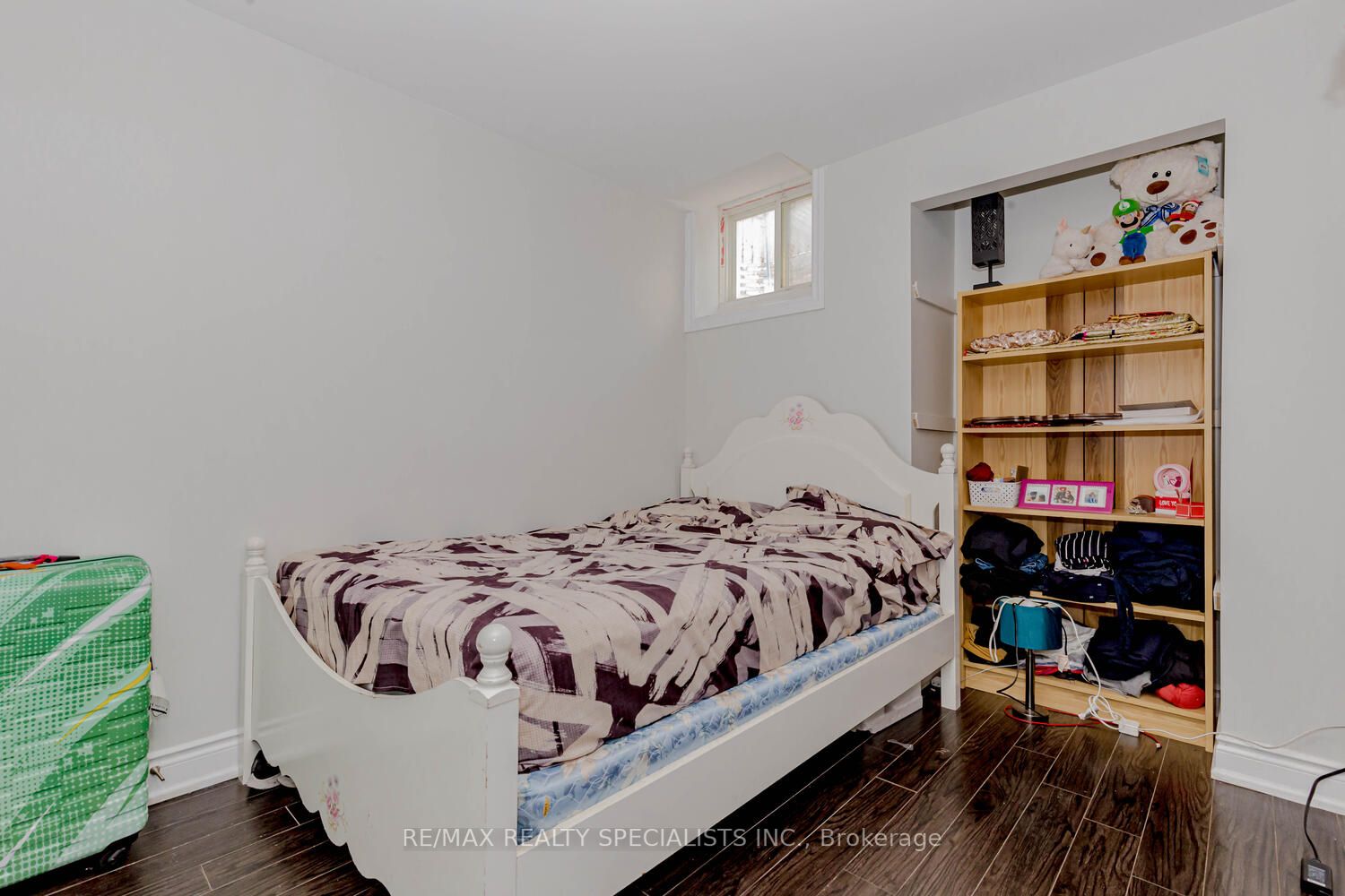 2 Kenora St